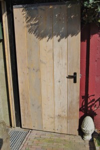 Poort gebruikt steigerhout