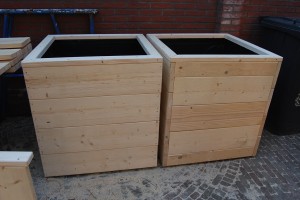 Vierkante plantenbak steigerhout