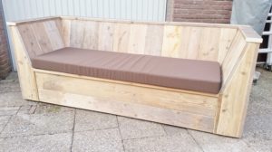 Tuinmeubels: Loungebank met schuine armleuning steigerhout