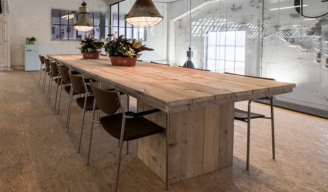 Tafels voor in vergaderruimte - steigerhout