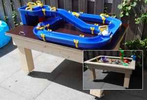 Zand en watertafel voor aquaplay waterbaan